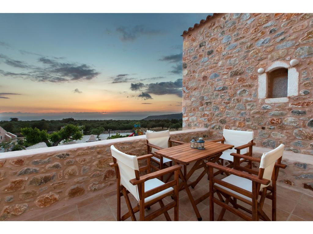 Pandora Aparthotel Pyrgos Dirou Exterior photo