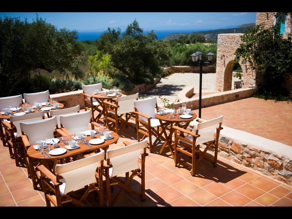 Pandora Aparthotel Pyrgos Dirou Exterior photo